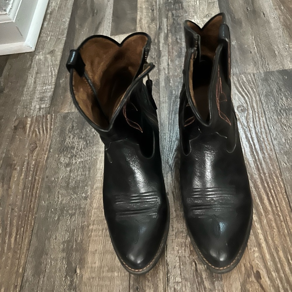 Black leather Ariat Ankle Boots